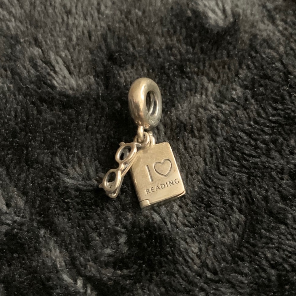 Pandora I love reading charm